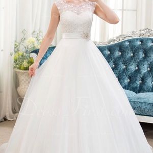 White Scoop Neck Princess Ball Gown